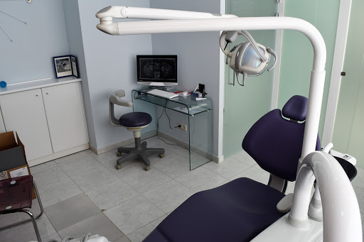 CLÍNICA DENTAL DE LA ENCINA Fuenlabrada Dentista Implantes Ortodoncia Blanqueamiento Odontopediatría Estética Cirugía