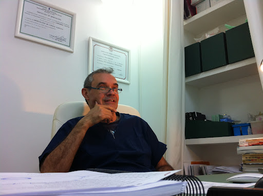 Clínica De Las Venas. Tratamiento medico de las varices. Dr. Jorge Barros, médico con 26 años de experiencia en flebólogia.