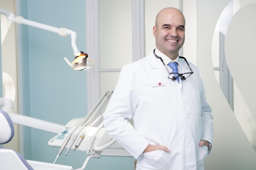 Dr. Jorge Calvo de Mora, Cirujano oral y maxilofacial