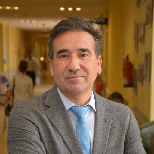 Dr. Rafael González Díaz, Traumatólogo